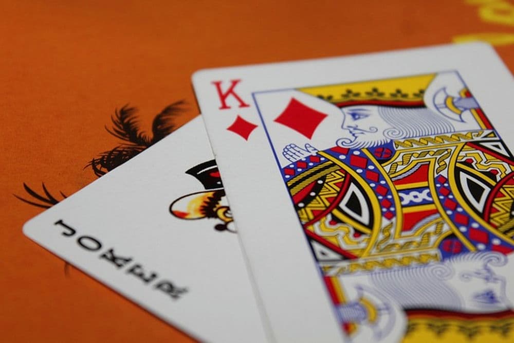 Benefits of Playing Online Blackjack Over Traditional Casino Games  